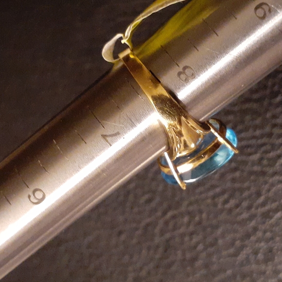 10K YELLOW GOLD OVAL BLUE TOPAZ RING - Picture 7 of 7
